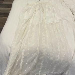 Whit maxi skirt